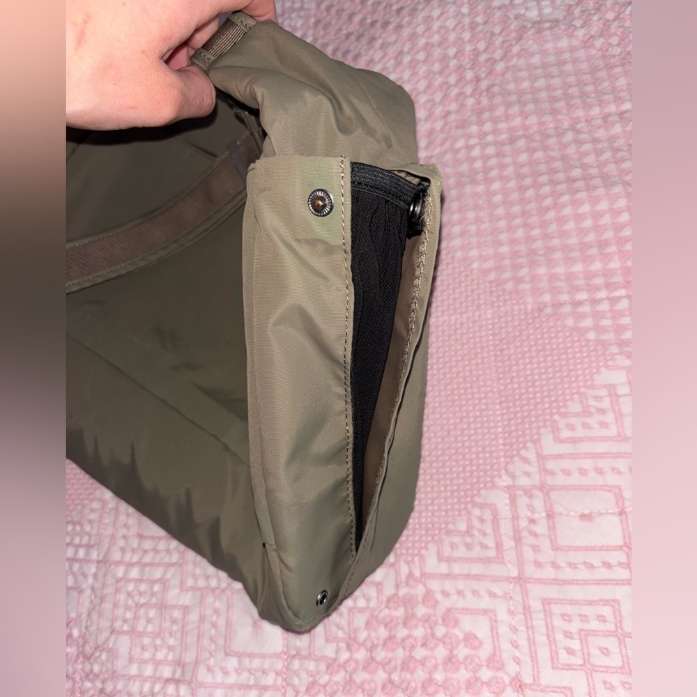Pacsafe City Safe Tote - Picture 9 of 16